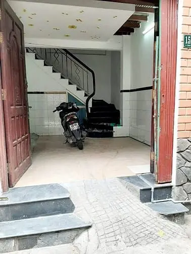 Cho Thuê Phòng Q3.Rộng Rãi.ban Công .Lầu 4.Máy Lạnh.wc Riêng.2T5