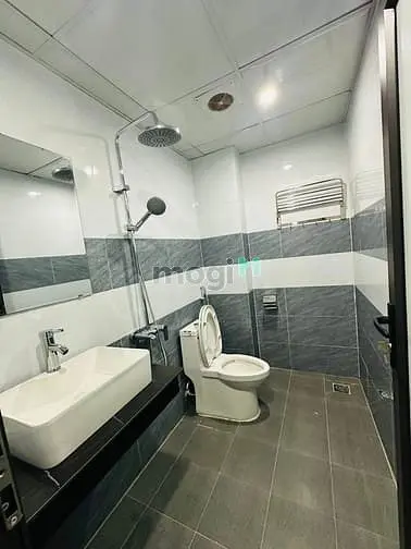 Bán Nhà Siêu Đẹp Duy Nhất Ngay Văn Phú, Hà Đông, 32M2, Giá Chỉ 8.3 Tỷ.