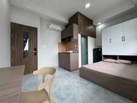 Cho Thuê Phòng Ban Công Cửa Sổ Lớn Full Nội Thất 35M2 Ngay Tại Thích Quảng Đức Gần Quận 3, Quận 1