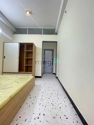 Cho Thuê 1 Phòng Ngủ Ngay Trần Bình Trọng Gần Dh Văn Lang Cs2