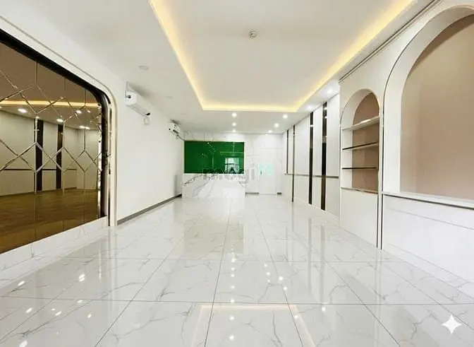 Cho Thuê Nhà 4 Tầng Sàn Suốt Cầu Thang Cuối Nhà. Dtsd 400M2 Tại Quận 3