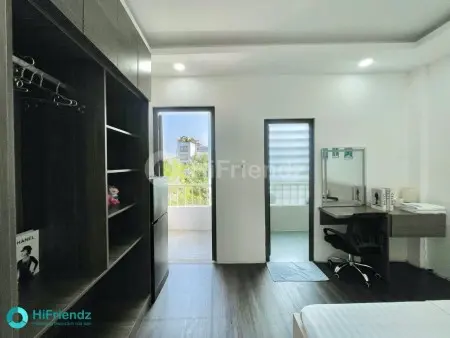 Cho Thuê Phòng Ban Công - Mặt Tiền Thang Máy - Bảo Vệ 24/7 Quận 3 Gần Công Trường Dân Chủ