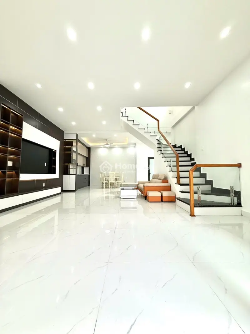 Bán Nhà 60M, Độc Lập, 3 Tầng, Lô Góc 2 Mặt Thoáng Ở Thiên Lôi- Aeon Mall