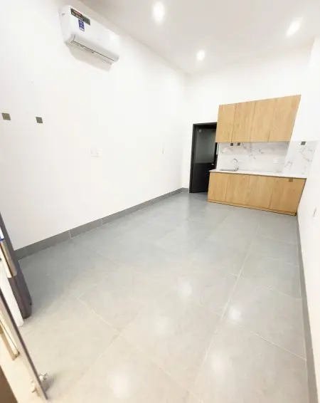 Cho Thuê Nhà Cấp 4 Tầng Trệt Cát Lái, Dt 40M2, Cổng Riêng Lối Đi Riêng Có Sân, Giá 5Tr Có Máy Lạnh