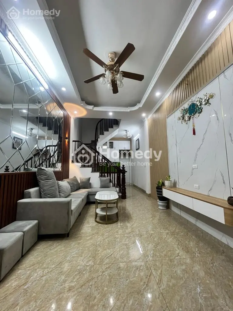 Bán Nhà Lĩnh Nam Hoàng Mai ,Giá 6Tỷ .Ngõ Oto Đỗ Cửa