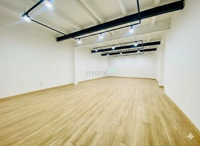 Cho Thuê Nhà 4 Tầng Sàn Suốt Cầu Thang Cuối Nhà. Dtsd 400M2 Tại Quận 3