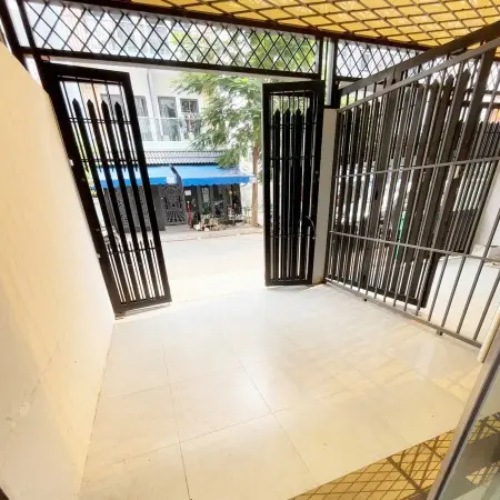 Cho Thuê Nhà Cấp 4 Tầng Trệt Cát Lái, Dt 40M2, Cổng Riêng Lối Đi Riêng Có Sân, Giá 5Tr Có Máy Lạnh