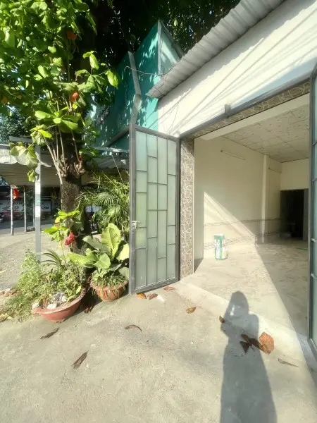 Mặt Bằng Kinh Doanh + Có Phòng Ở Lại Giá Chỉ 5Tr Tách Lẻ Và 8Tr Thuê Combo Ngay Mặt Tiền Bình Long