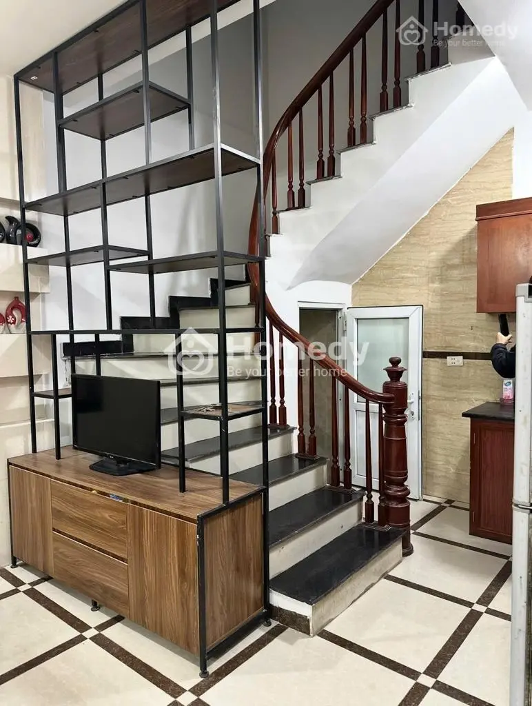 6,5 Tỷ Có Ngay Nhà 5 Tầng Lĩnh Nam – Ngõ Rộng Thoáng – Ở Sướng Thực Sự