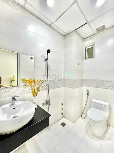 Phòng Giá Rẻ Gần Đh Kinh Tế Nguyễn Tri Phương, Ban Công Full Nội Thất