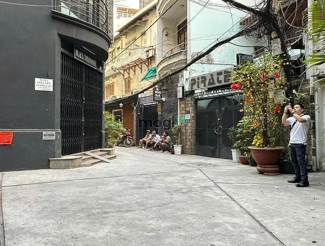 Hẻm Xe Hơi Quận 1 Lê Thánh Tôn