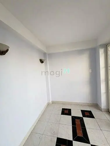 Cần Cho Thuê Căn Nhà 1 Trệt 2 Lầu Sân Thượng 23Tr/Th Mặt Tiền Hoa Huệ