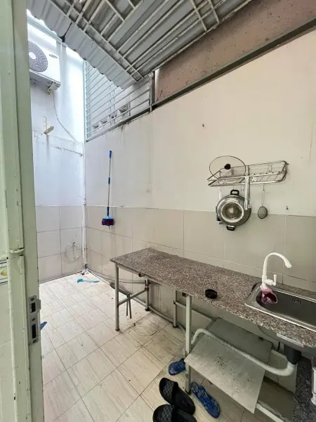 Phòng Trệt Tách Bếp Giáp Lũy Bán Bích