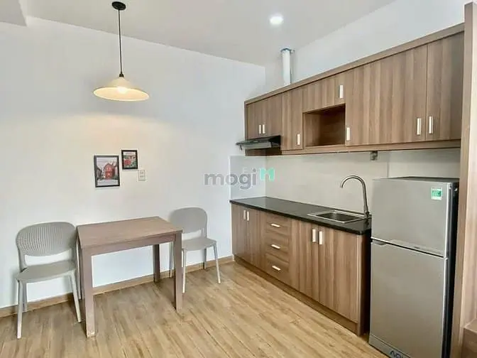 Căn Hộ Ban Công Hơn 30M2 Full Nội Thất Cao Cấp Ngay Mặt Tiền Quận 1