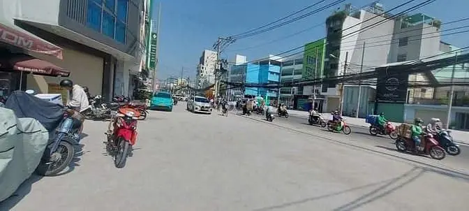 Hẻm 1 Trục 4M Đường Cách Mạng Tháng 8 Q3 4,1 X 17M 5 Tầng Sân Thượng