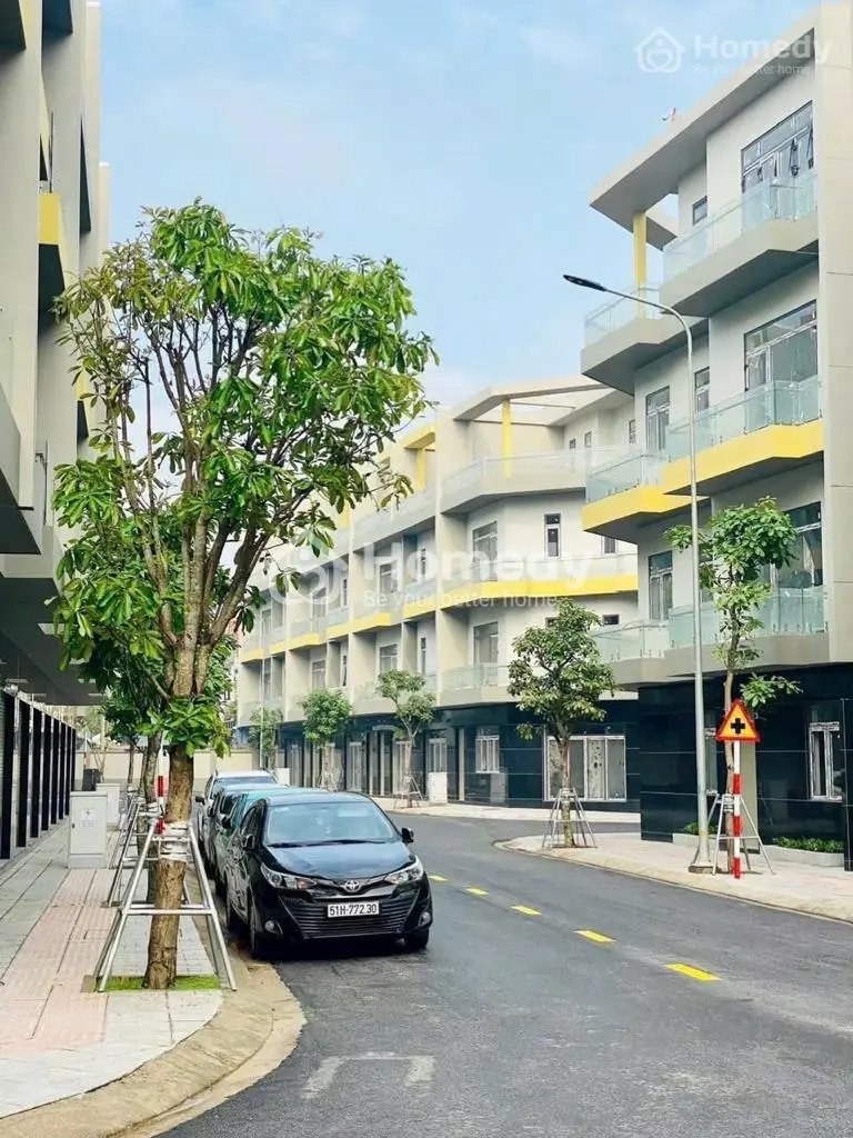 Cần Bán Nhà Phố Liền Kề Univalley
