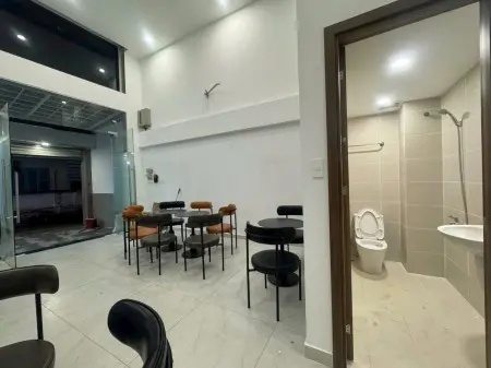 Mặt Bằng Trệt 35M2 Có Sân Trước Vị Trí Siêu Đẹp Quận 1 Trống Sẵn Ngay Tân Định