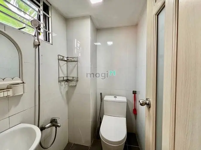 Cho Thuê Căn Hộ Dịch Vụ Full Nội Thất Ngay Lê Văn Việt