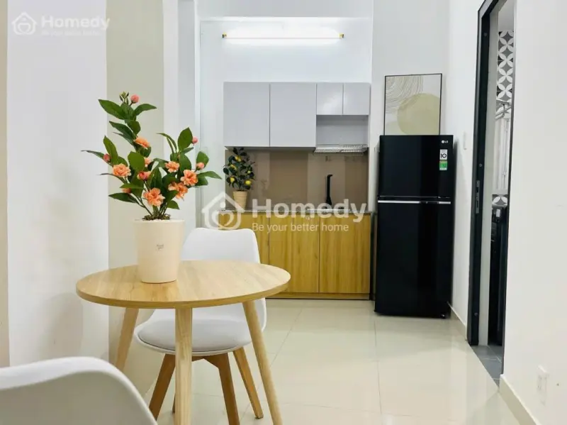 Cho Thuê Căn 2 Phòng Ngủ Ban Công Cực Thoáng, Vị Trí Vàng Phan Xích Long, Gần Bờ Kè Trường Sa