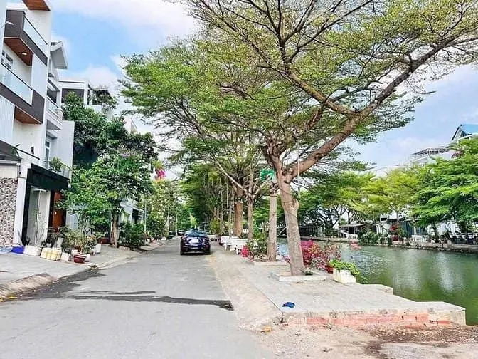 Nhà Phố Hiện Đại Phong Cách Châu Âu - Đường Rộng 12M Kdc Dân Trí Cao