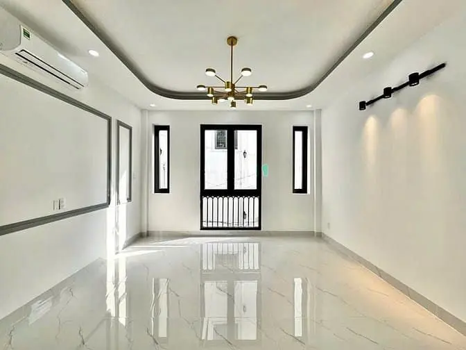 Giá : 3Tỷ330 Thương Lượng 💰💰💰 Bán Nhà Ô Tô Đỗ Cửa Sát Đường Hoa Sứ