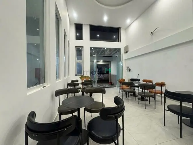 Mặt Bằng Trệt 35M2 Có Sân Trước Vị Trí Siêu Đẹp Quận 1 Trống