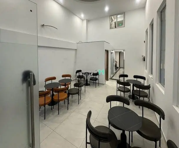 Mặt Bằng Trệt 35M2 Có Sân Trước Vị Trí Siêu Đẹp Quận 1 Trống