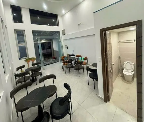 Mặt Bằng Trệt 35M2 Có Sân Trước Vị Trí Siêu Đẹp Quận 1 Trống