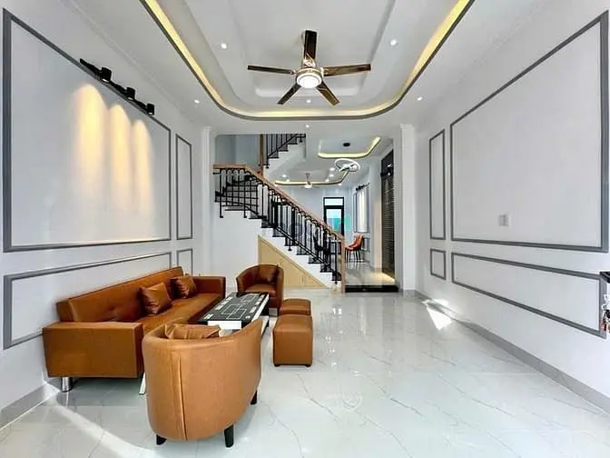 Giá : 3Tỷ330 Thương Lượng 💰💰💰 Bán Nhà Ô Tô Đỗ Cửa Sát Đường Hoa Sứ