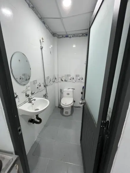 Cho Thuê Nhà Trọ Bình Thạnh - Hẻm To, Thoáng Mát, Gần Chợ Bà Chiểu