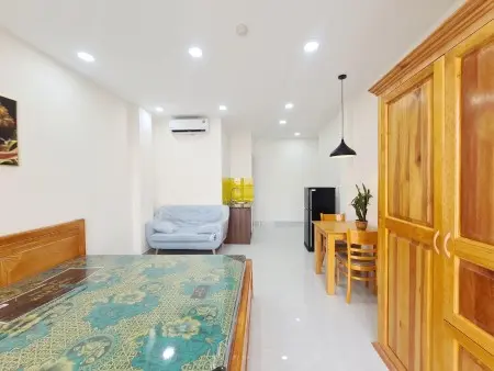 Phòng Ban Công – View Sân Bay – Full Nội Thất – Rộng 30M² – Giá Chỉ 4Tr5