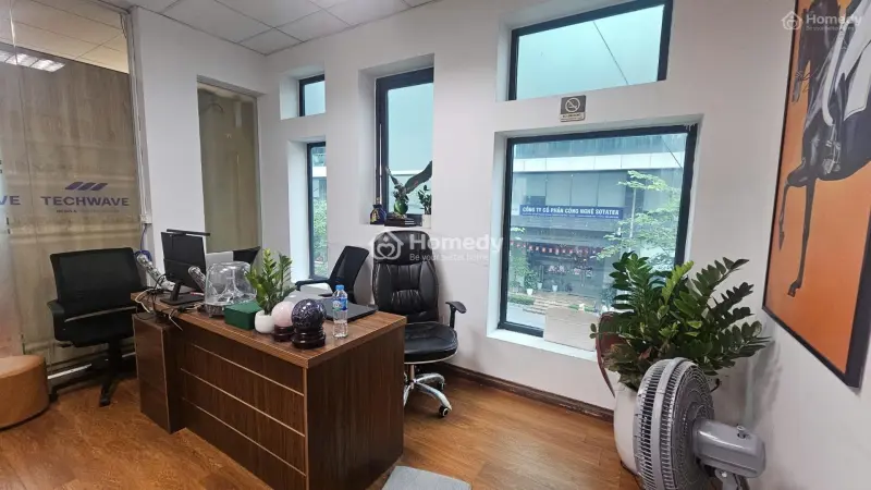 Văn Phòng Lô Góc 3 Mặt Kính – Full Nội Thất Tại Trung Kính – Cầu Giấy