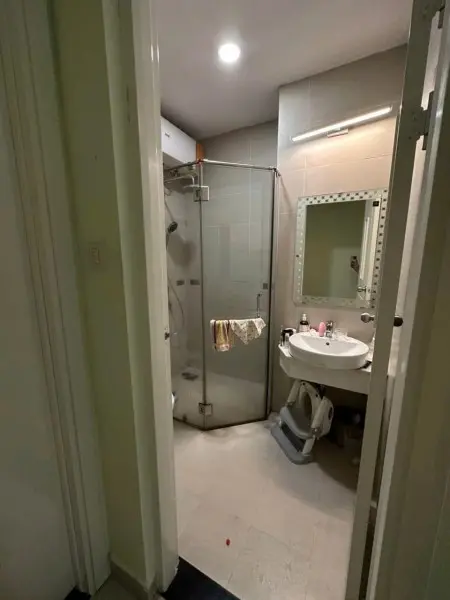 C/C Oriental Plaza, Tp, 110M2, Căn Góc, 3Pn, 2Wc, Nội Thất, Giá 15Tr5/Th