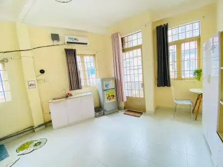 Cho Thuê Phòng Trọ Siêu Rộng, Siêu Thoáng Ban Công Giá Rẻ Ngay Chợ Hoà Hưng, Ga Sg, Vạn Hạnh Mall