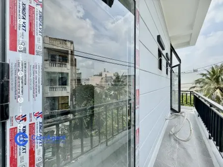 Ban Công Mới Xây - Đỗ Xuân Hợp - Gần Ngã Tư Bình Thái