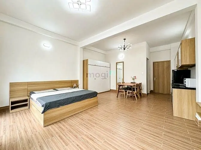 Căn Hộ Studio Rộng Hơn 35M2 Ban Công Cửa Sổ Thoáng Gần Sân Bay
