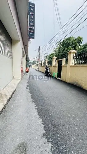 Hoàng Quốc Việt – Cầu Giấy – Ô Tô – 80 M2 – 4 T – Mt 3.2 M -Giá 18.8 T