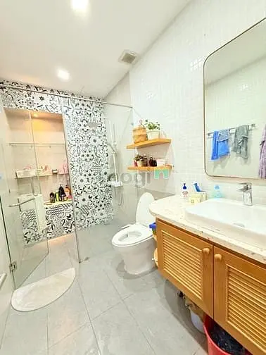 Dành Cho Khách Thích Mới Đẹp - Dọn Ở Ngay, Nhà 5 Tầng Đường 3 Tháng 2,