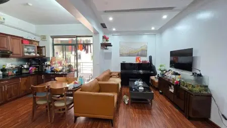 C/C Phó Cơ Điều, Căn Góc, Q11, 130M2, 3Pn, 2Wc, Nội Thất, 10Tr/Tháng.