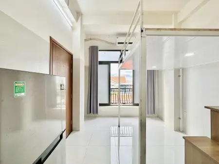 Phòng Trọ Bình Thạnh Có Gác. Ban Công Gần Ngã Tư Hàng Xanh, Hutech, Gtvt, Ftu2