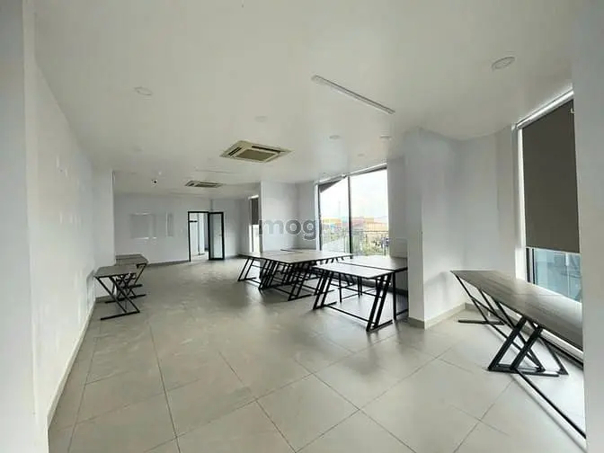 Cho Thuê Tòa Nhà Ốp Kính Khu Đường Hoa Phan Xích Long, Phú Nhuận
