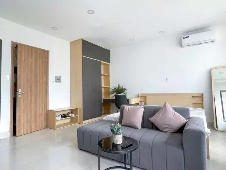 Cho Thuê Căn Hộ Ban Công 30M2 Ở Lý Phục Man Q7 Gần Kcx - Rmit - Q1 - Q4