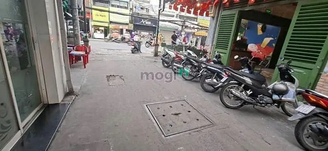 30M Ra Mt Cách Mạng Tháng 8 Q.10, 4 X 16M Ô Tô Xe Hơi Đậu Trong Nhàa