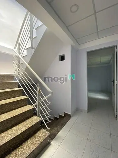 30M Ra Mt Cách Mạng Tháng 8 Q.10, 4 X 16M Ô Tô Xe Hơi Đậu Trong Nhàa