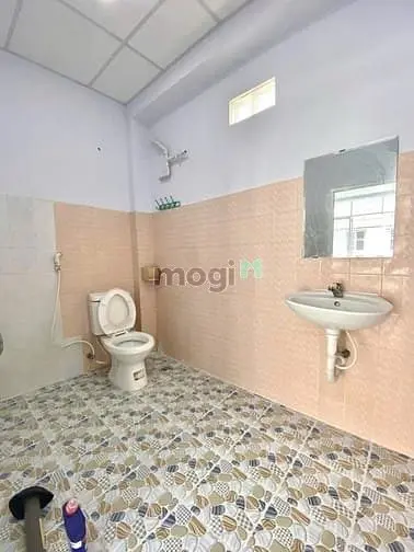 30M Ra Mt Cách Mạng Tháng 8 Q.10, 4 X 16M Ô Tô Xe Hơi Đậu Trong Nhàa