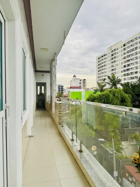 Xô Viết Nghệ Tĩnh Đại Học Hutech, Gtvt, Ngoại Thương Ban Công Thang Máy