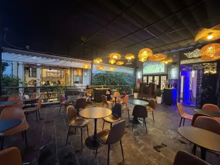 Cho Thuê Lô Góc 3 Mặt Tiền Quận 1 Đường Nguyễn Văn Nguyên