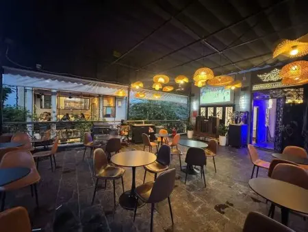 Cho Thuê Lô Góc 3 Mặt Tiền Quận 1 Đường Nguyễn Văn Nguyên