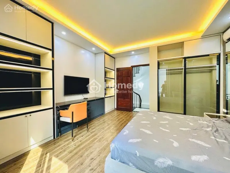 Nhà Phố Phạm Văn Đồng – 20M Ra Mặt Phố – Ô Tô 7 Chỗ Đỗ Cửa – Nhà Mới 5 Tầng Thang Máy – Mt 6M