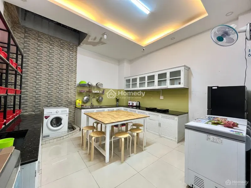 Ktx Nam Ngay Kcnc Giá 1,3Tr Bao Trọn Gói - Phòng Ban Công - Toilet Trong Phòng